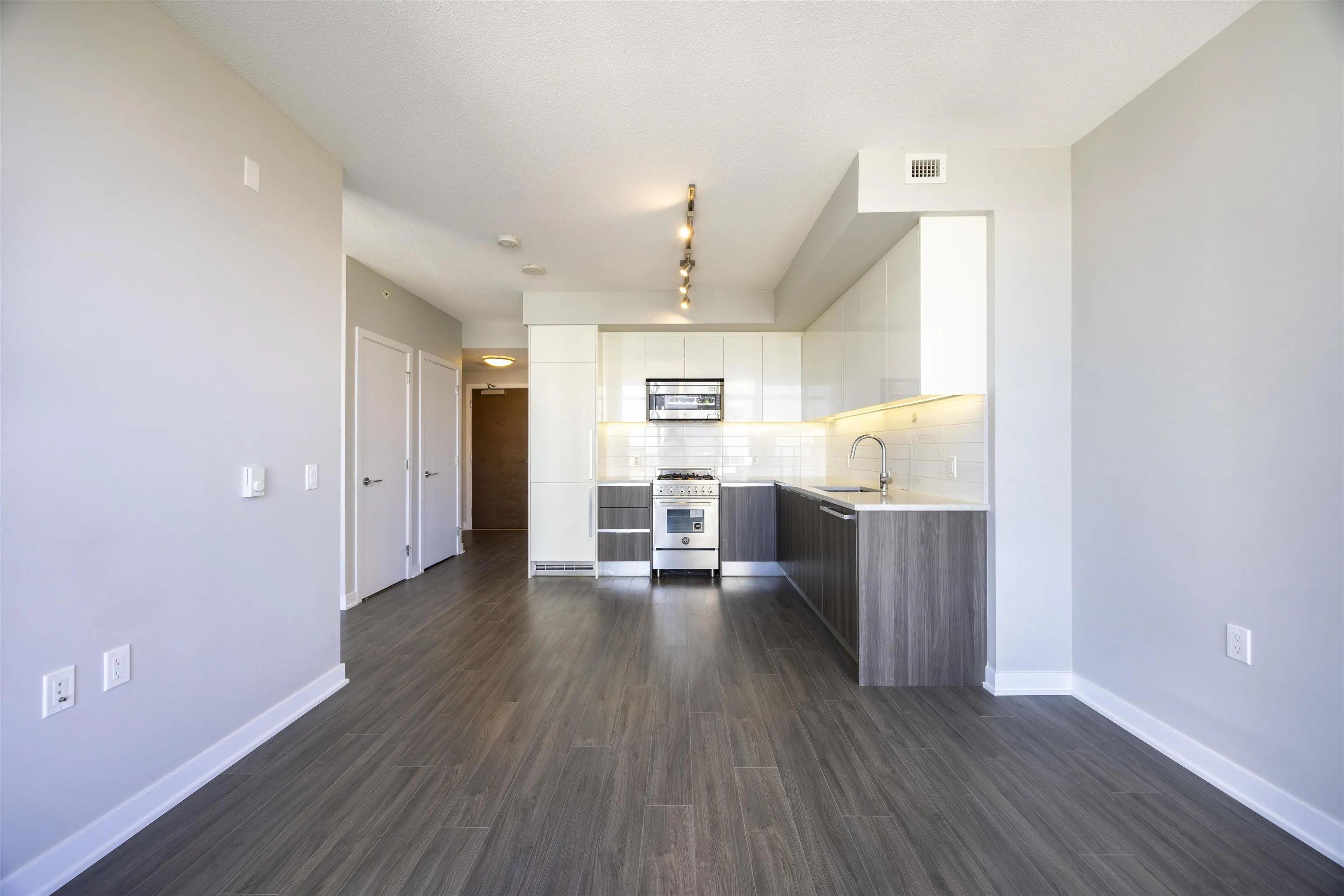 1107 4900 Lennox Lane