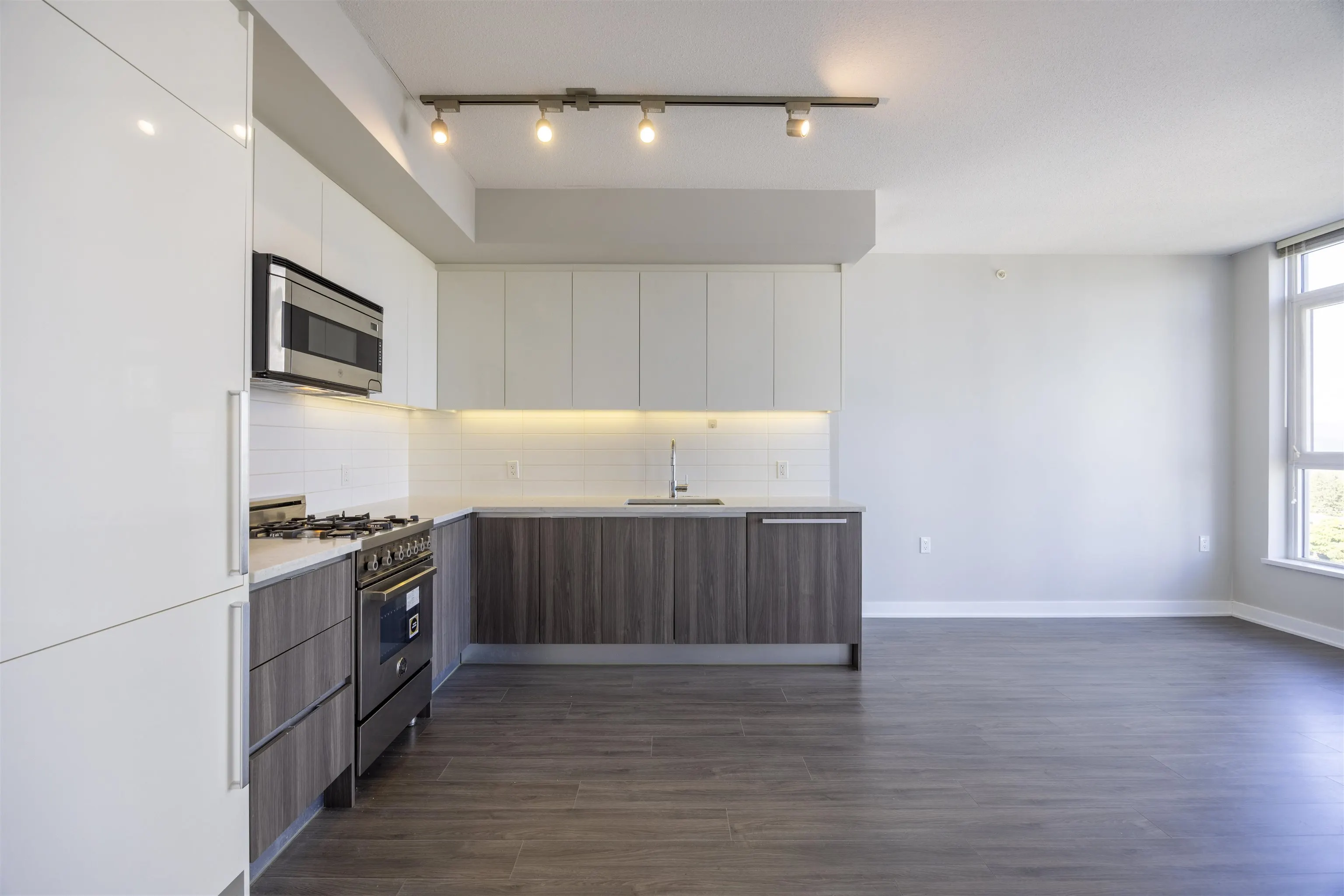 1107 4900 Lennox Lane