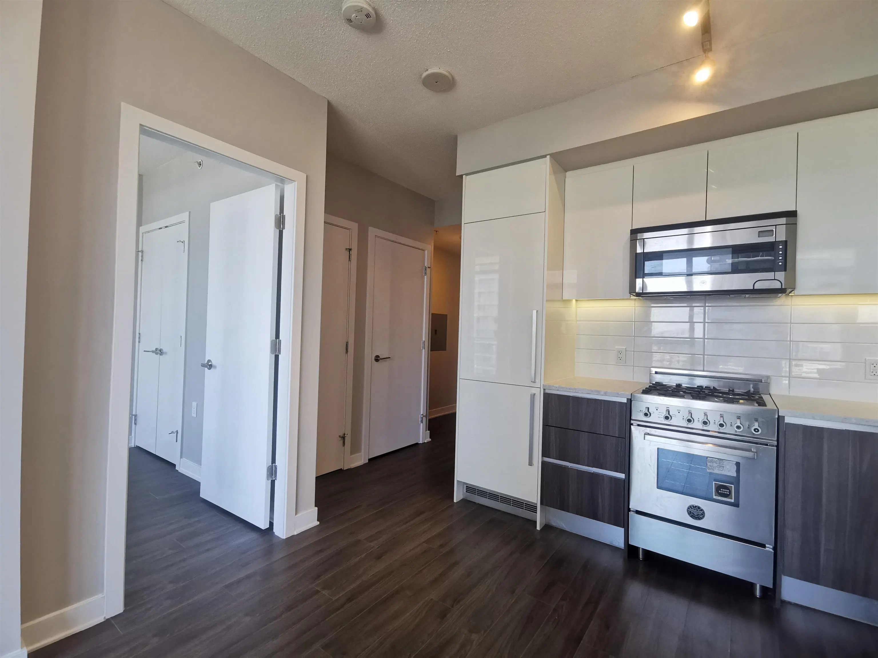 1107 4900 Lennox Lane
