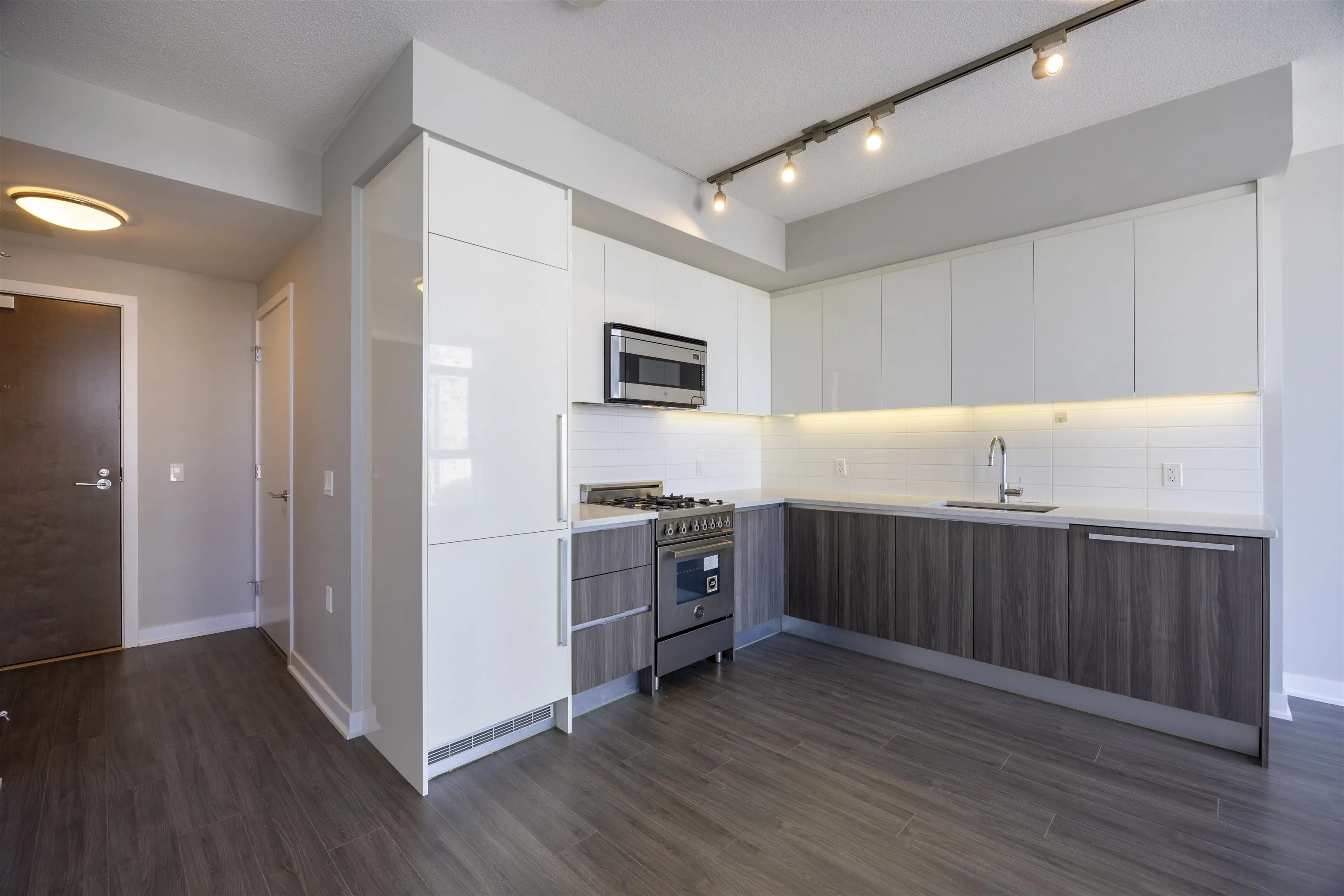1107 4900 Lennox Lane