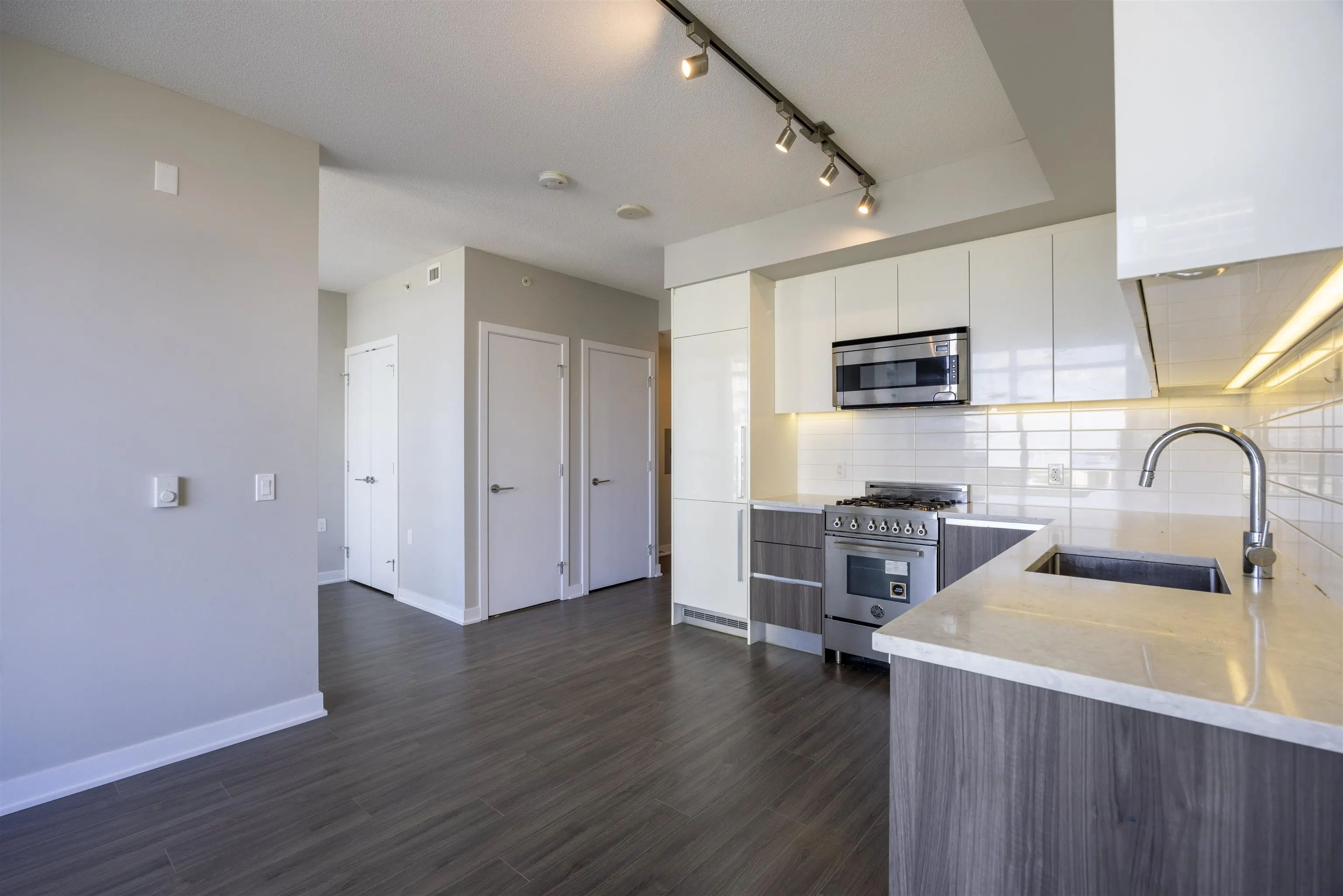 1107 4900 Lennox Lane