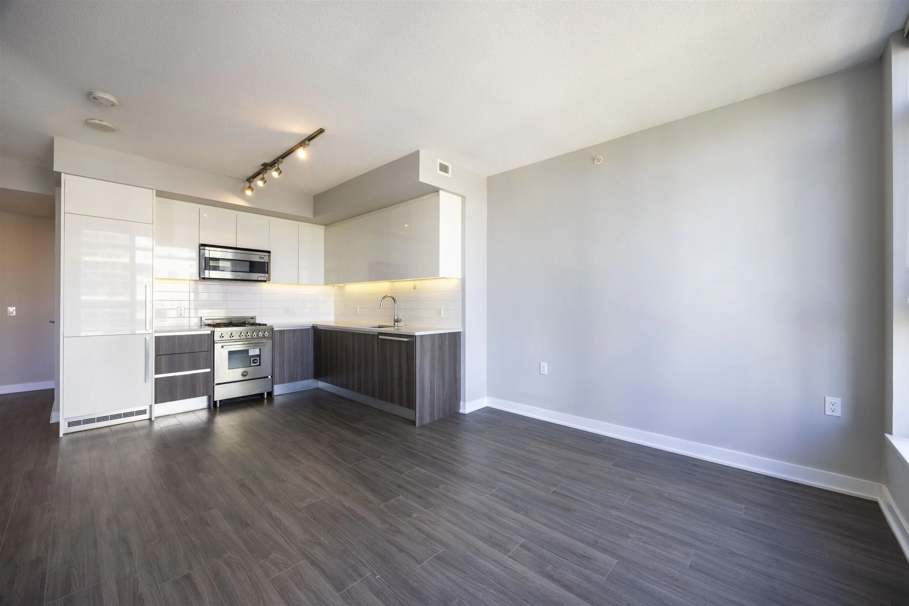 1107 4900 Lennox Lane