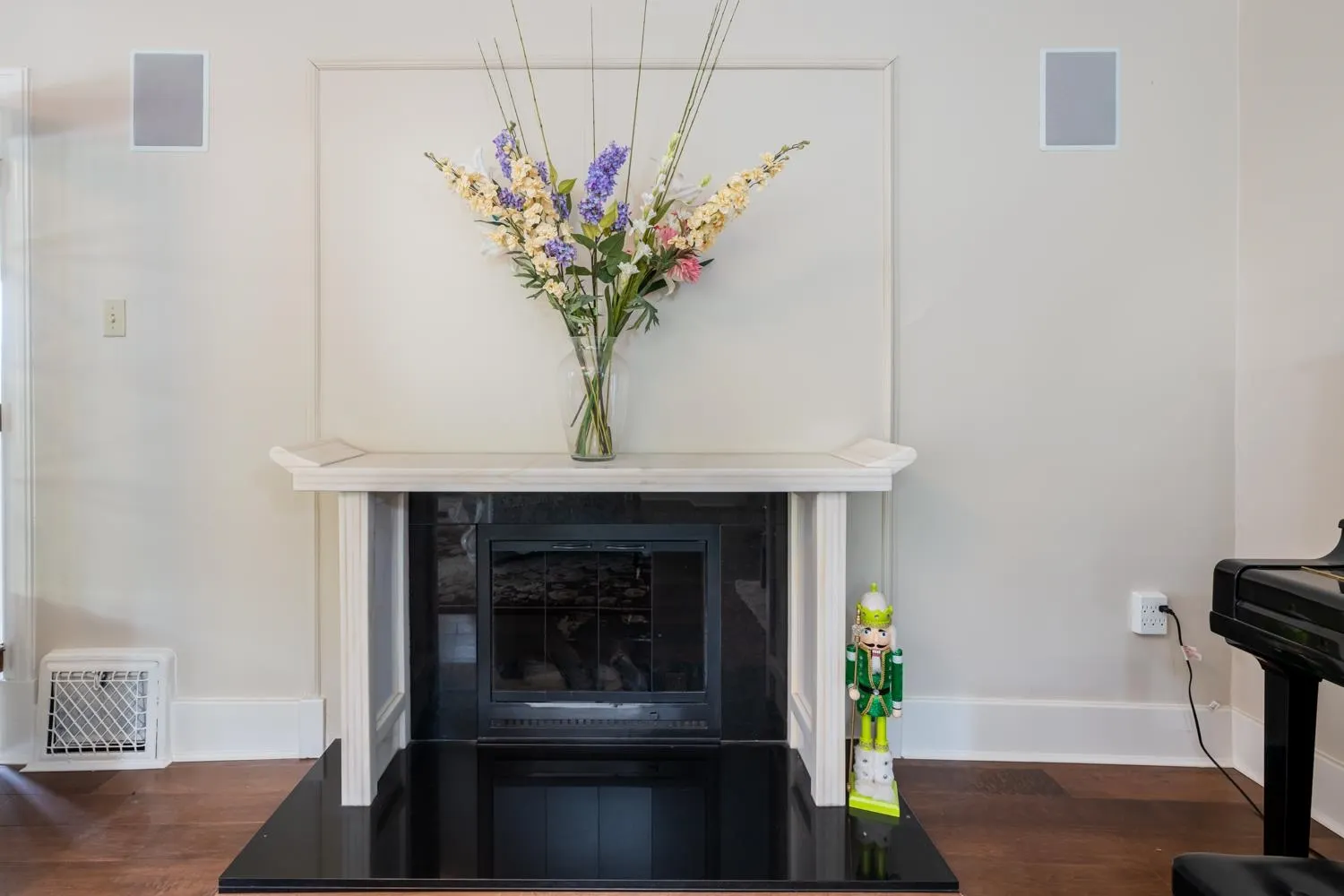 4389 Locarno Crescent