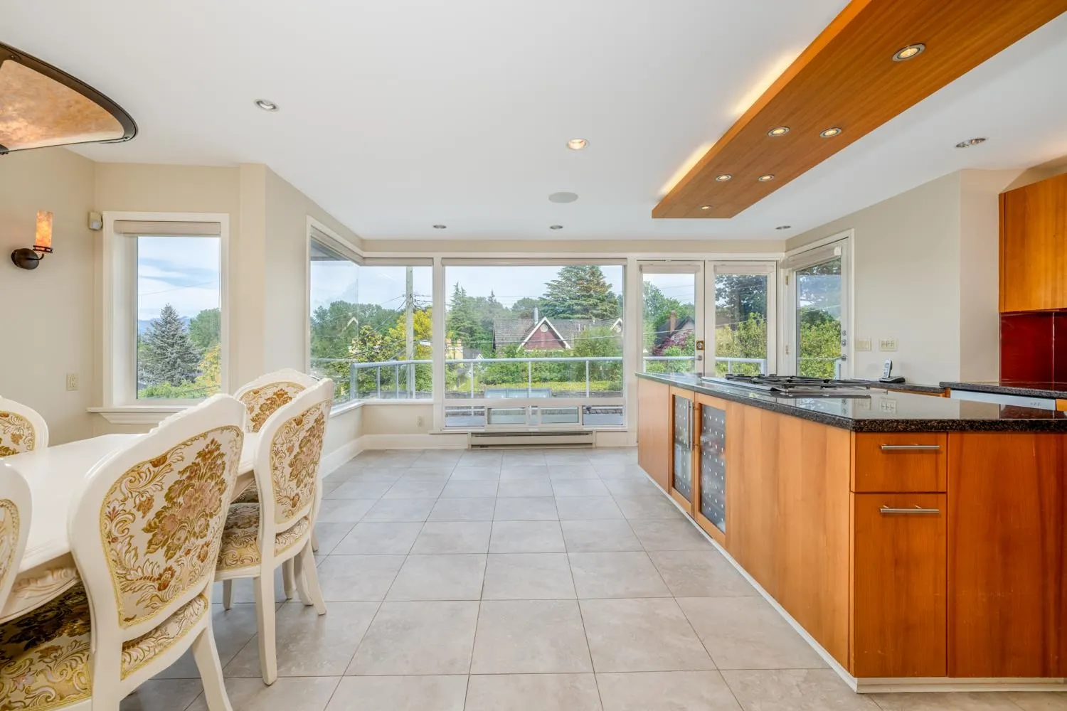 4389 Locarno Crescent