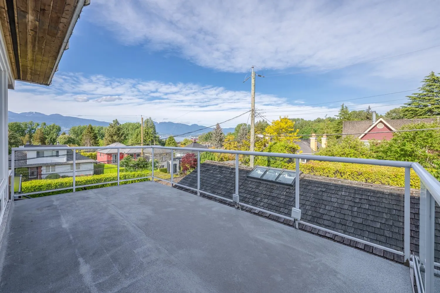 4389 Locarno Crescent