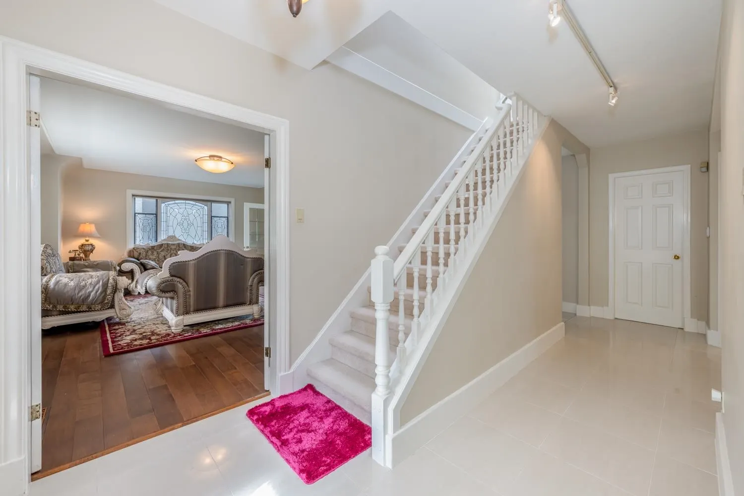 4389 Locarno Crescent