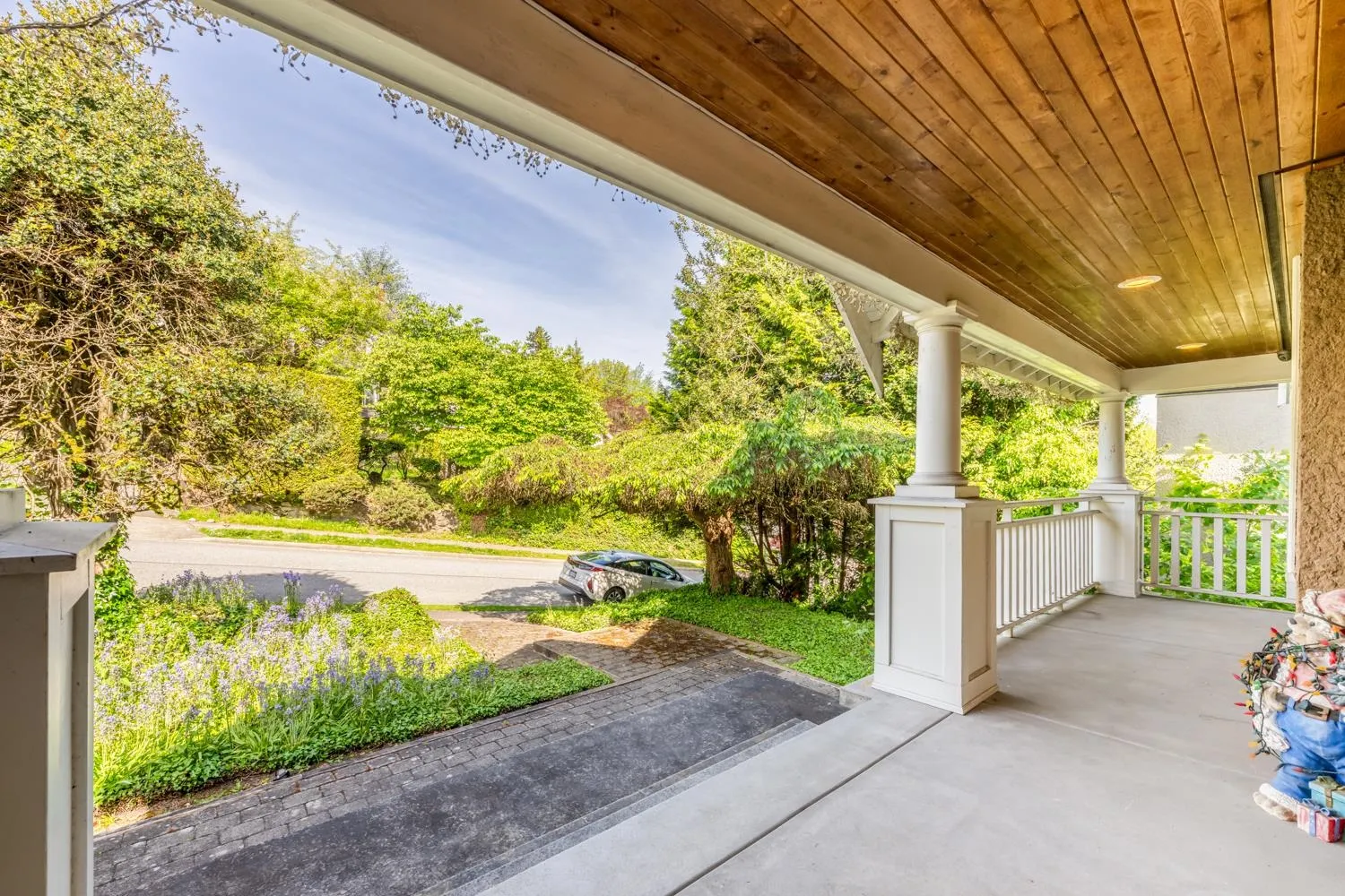 4389 Locarno Crescent