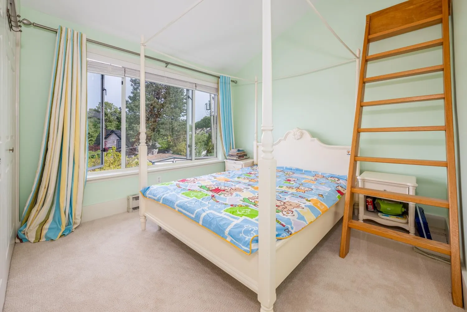 4389 Locarno Crescent
