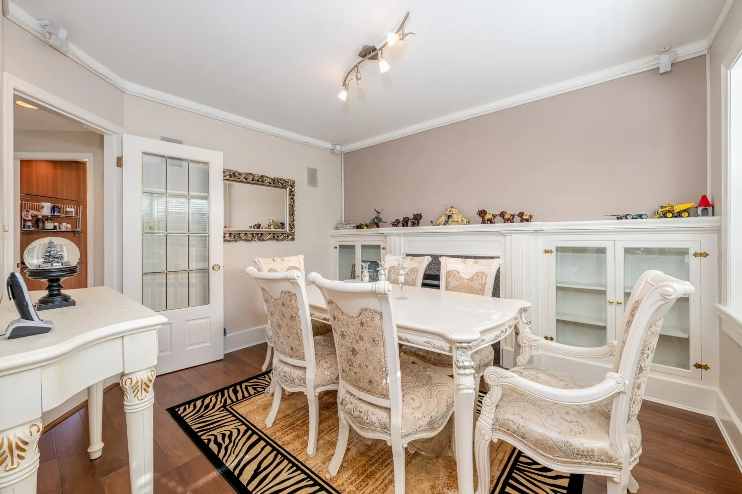 4389 Locarno Crescent
