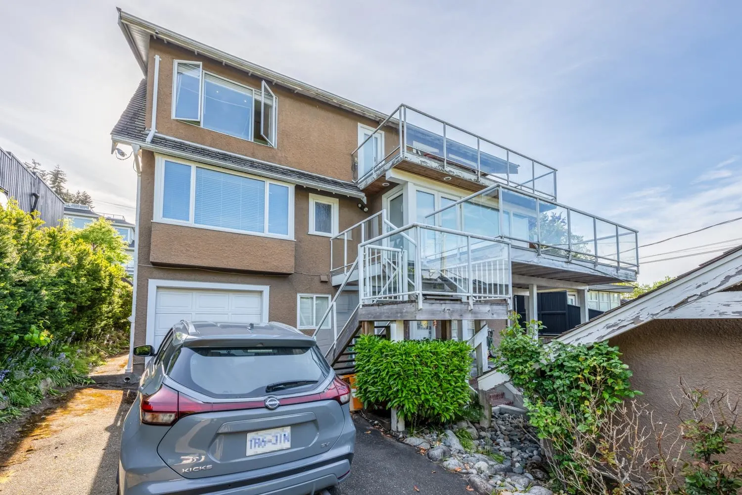4389 Locarno Crescent