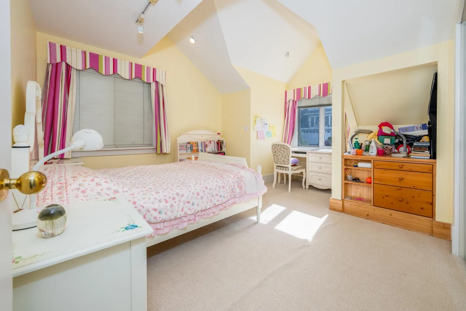 4389 Locarno Crescent