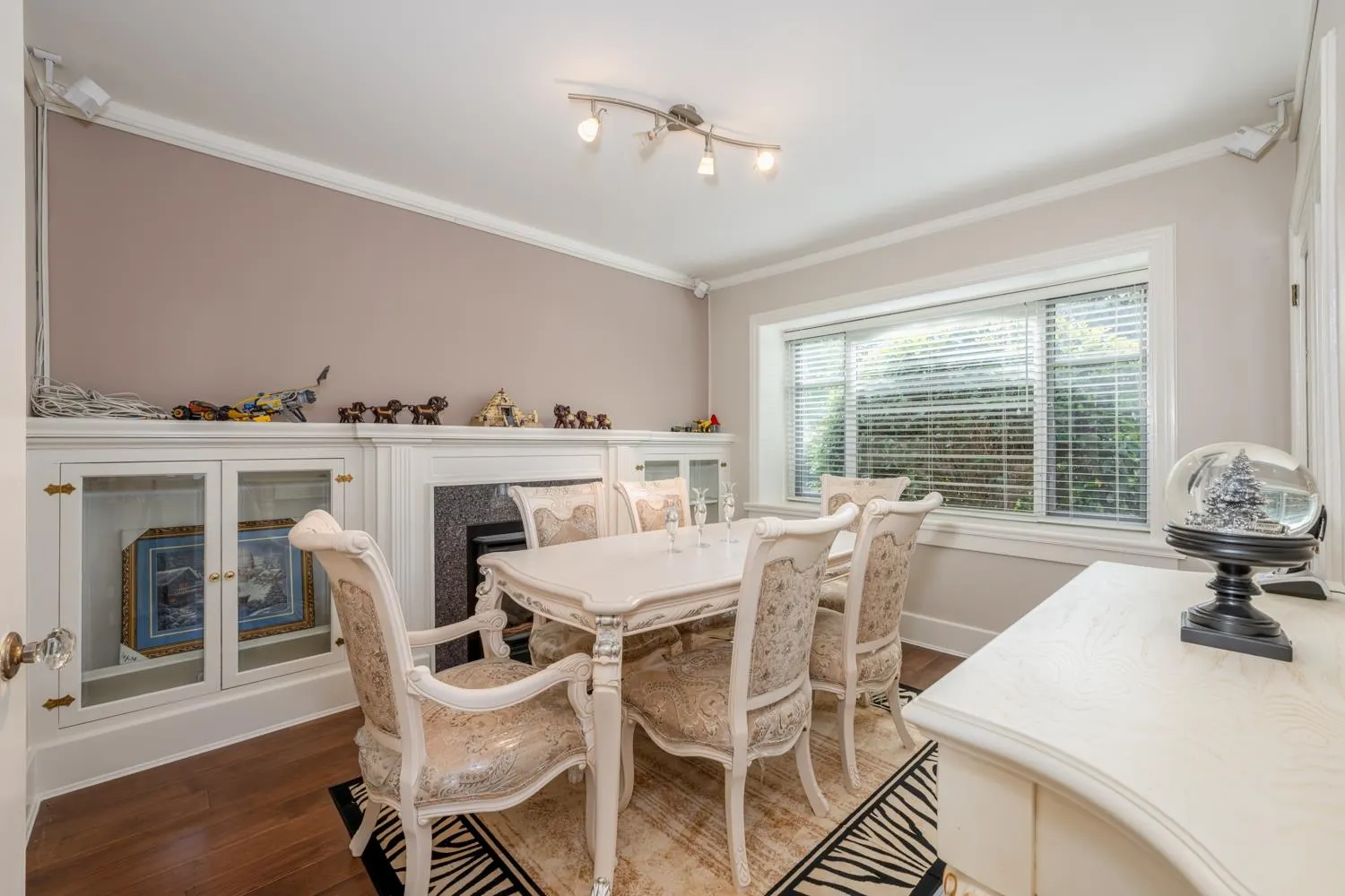 4389 Locarno Crescent