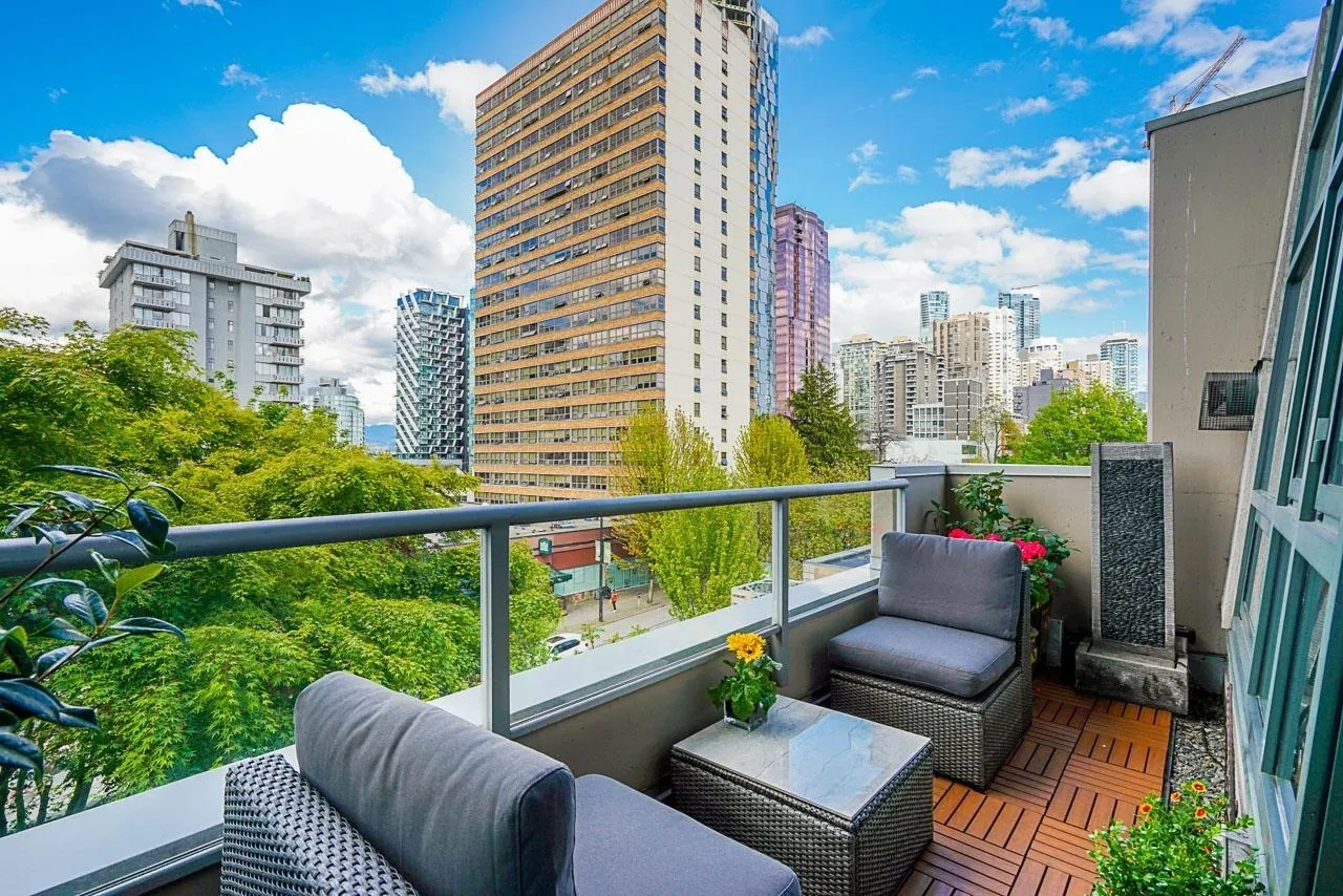 PH1 1688 Robson Street