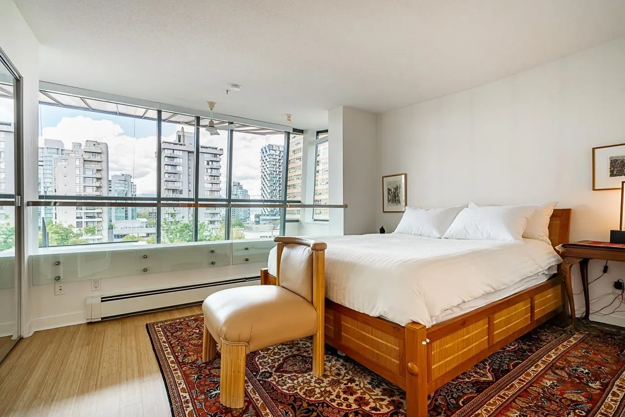 PH1 1688 Robson Street