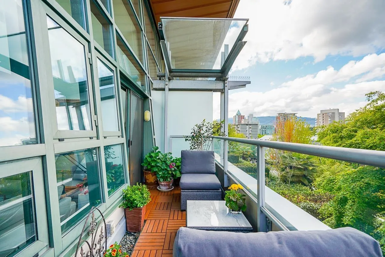 PH1 1688 Robson Street