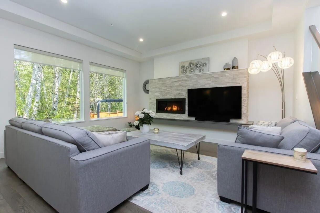 39253 Falcon Crescent