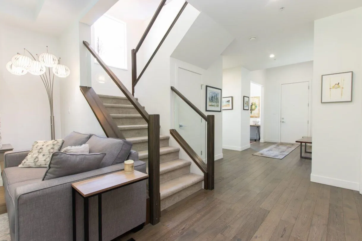 39253 Falcon Crescent