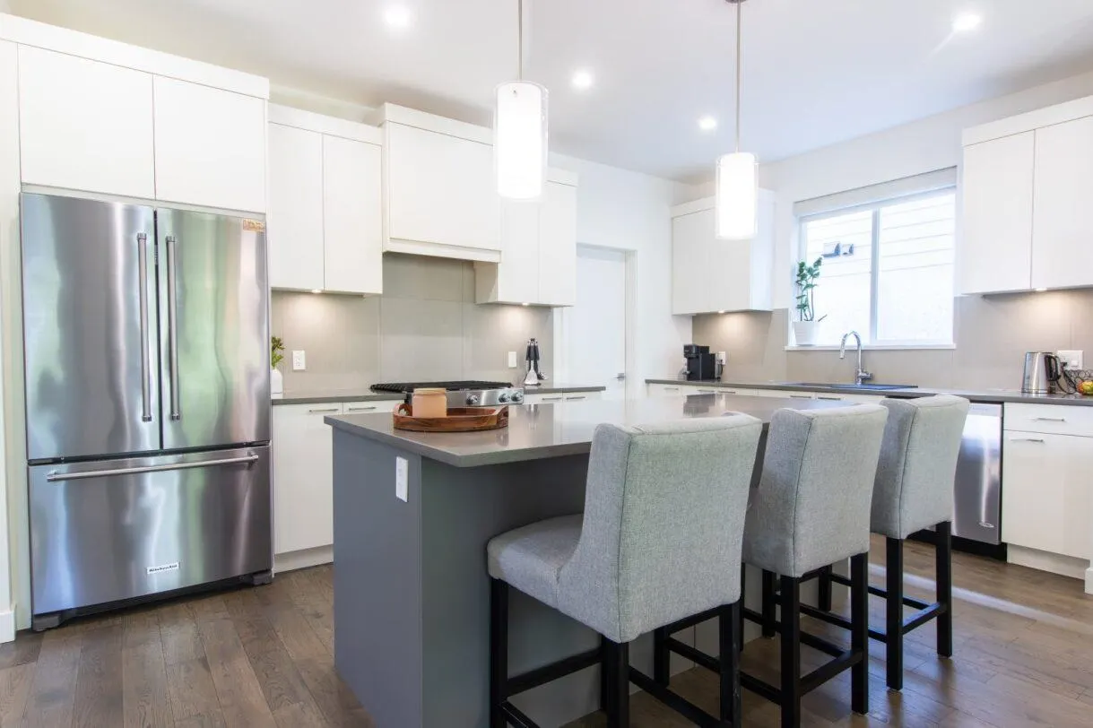39253 Falcon Crescent