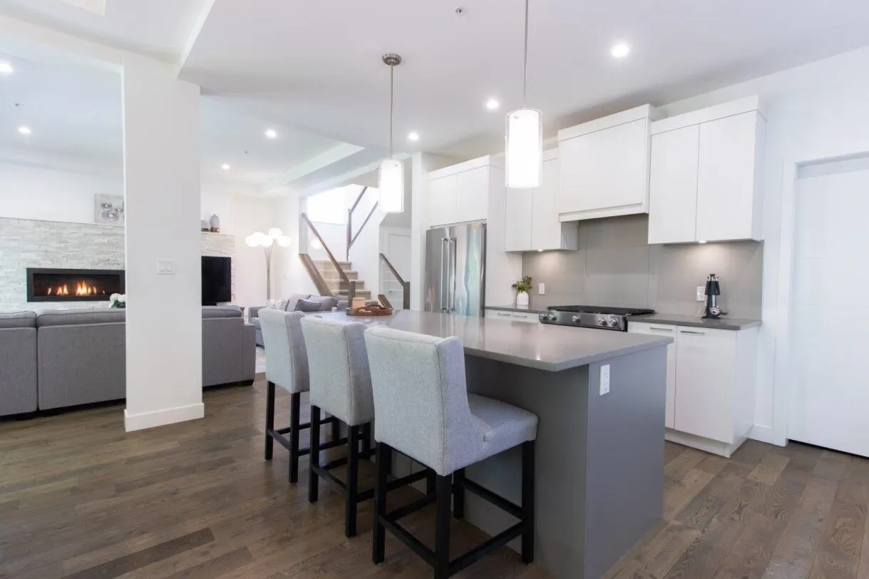 39253 Falcon Crescent