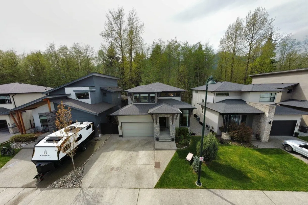 39253 Falcon Crescent