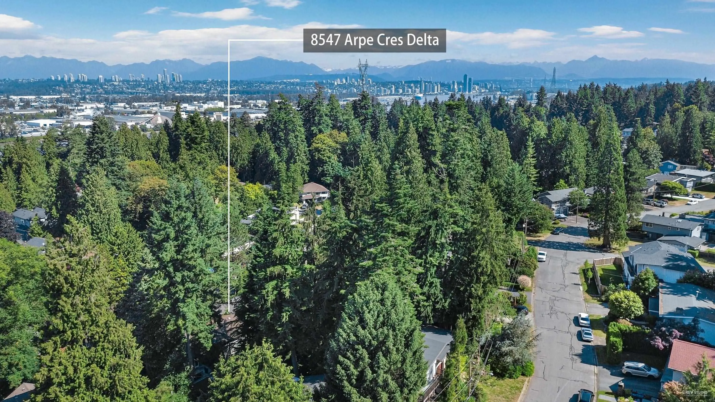 8547 Arpe Crescent