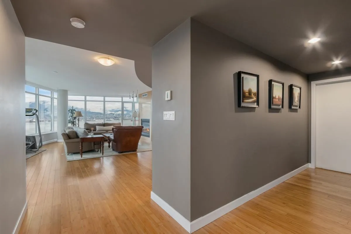 1402 1233 W Cordova Street