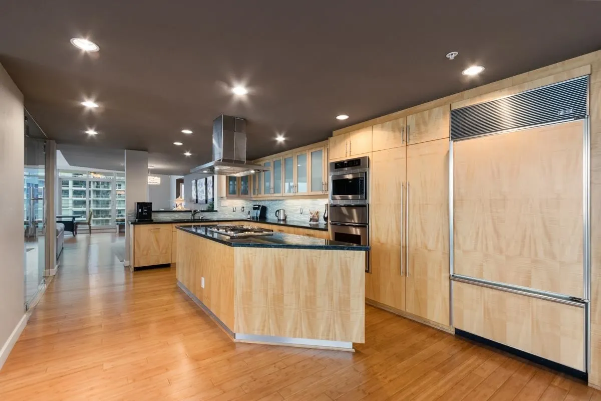 1402 1233 W Cordova Street