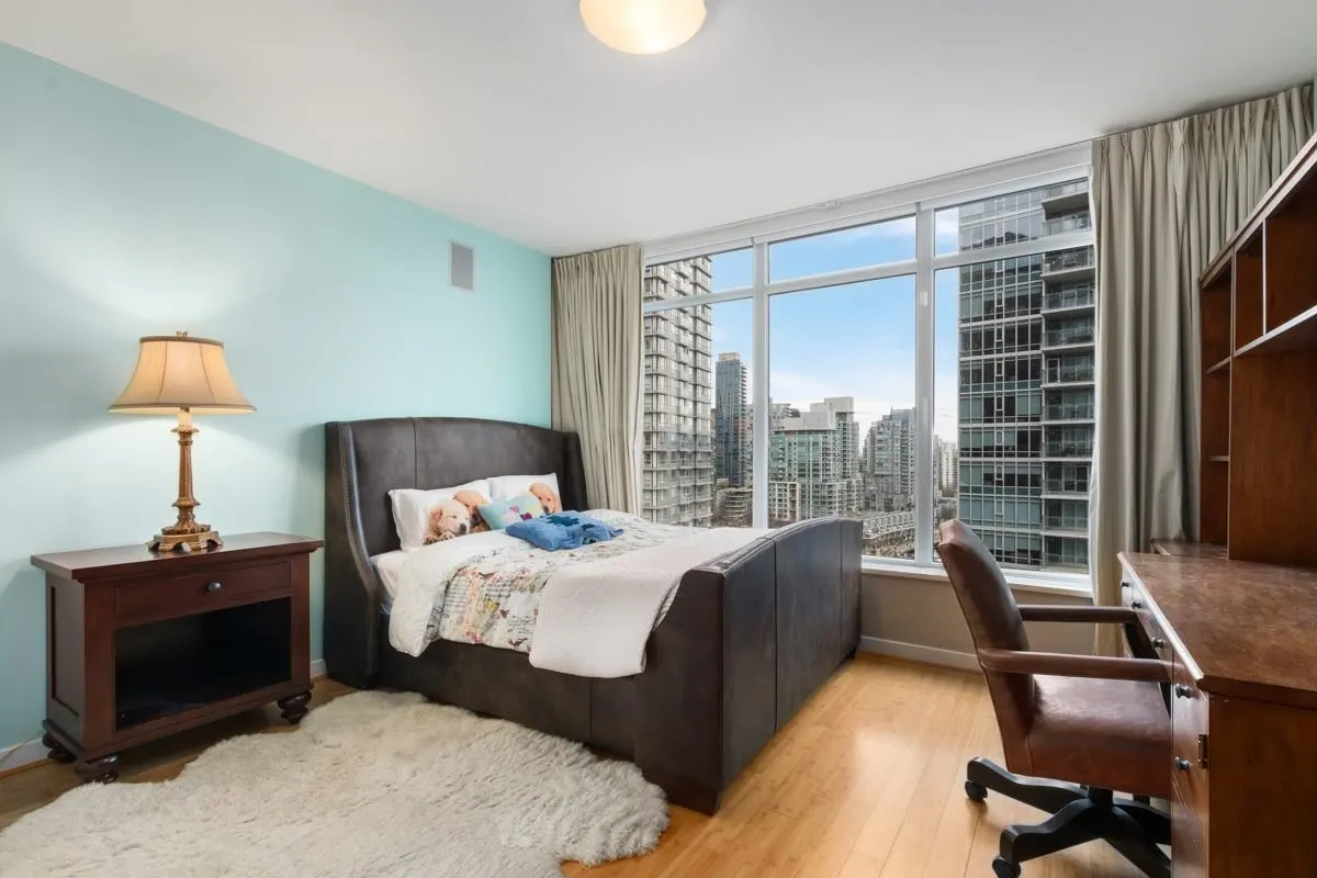 1402 1233 W Cordova Street