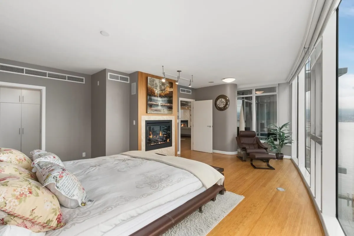 1402 1233 W Cordova Street