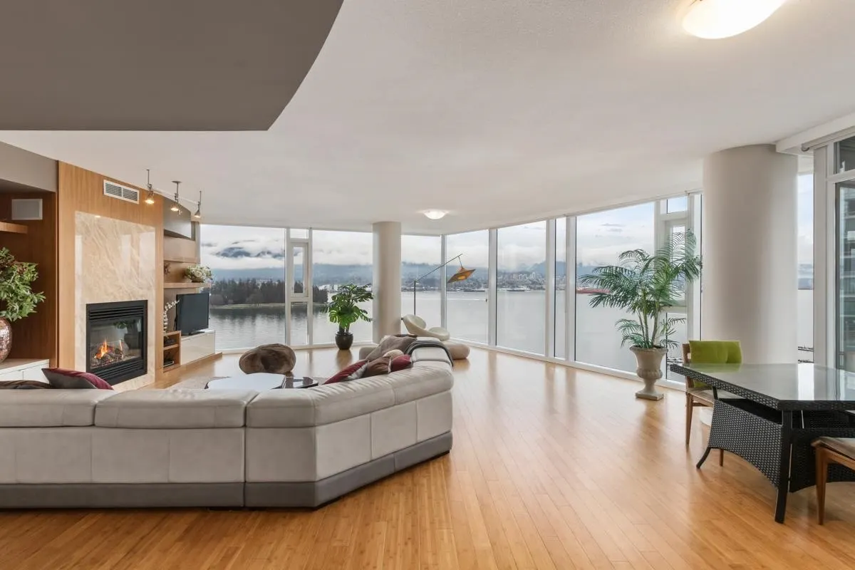 1402 1233 W Cordova Street