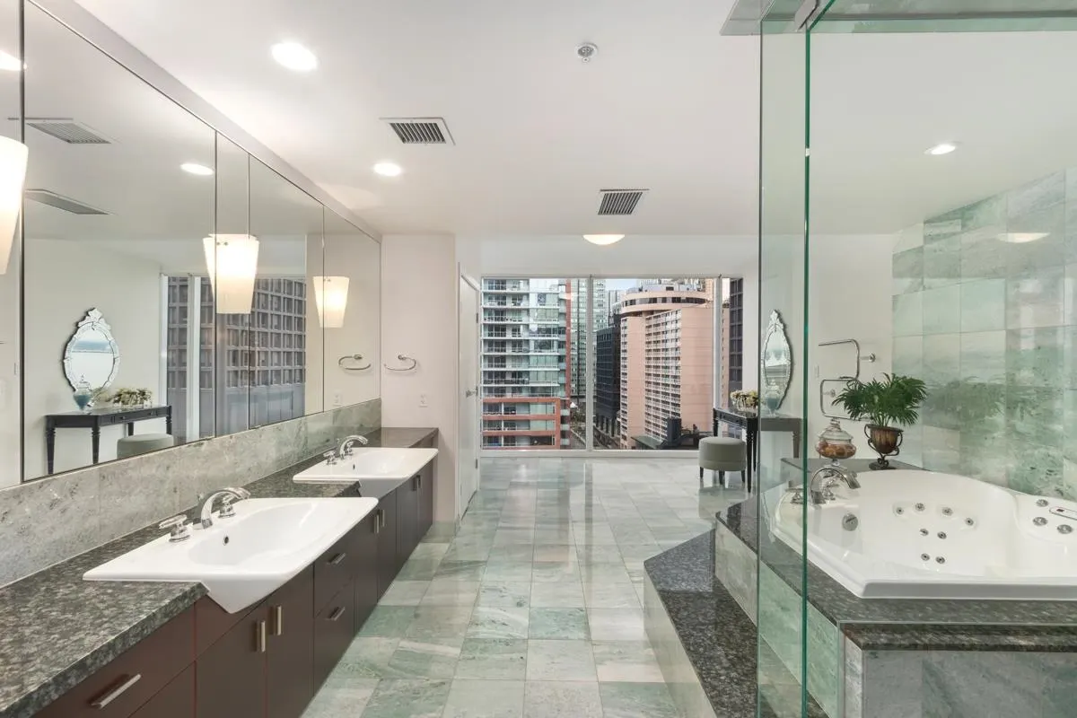 1402 1233 W Cordova Street