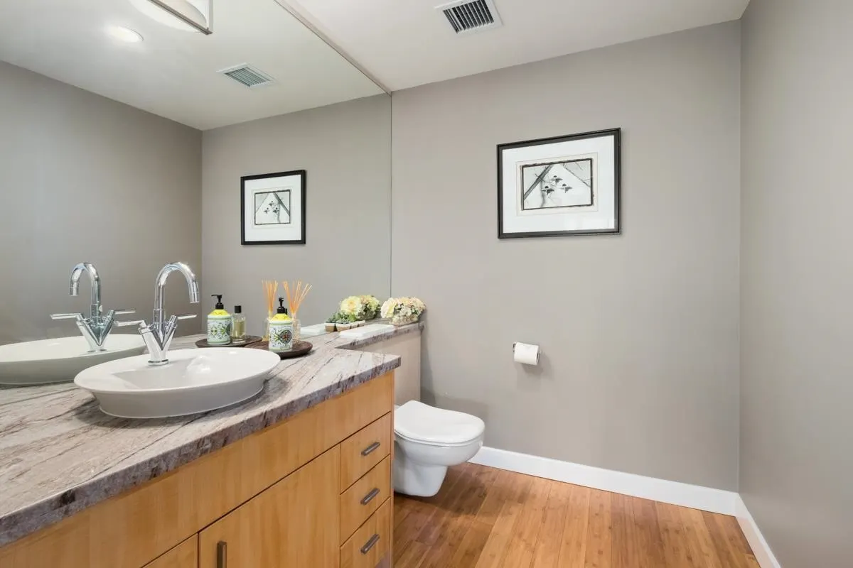 1402 1233 W Cordova Street