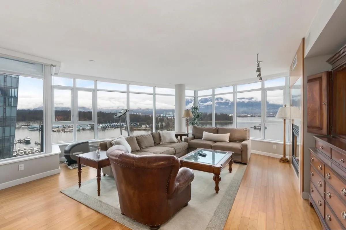 1402 1233 W Cordova Street
