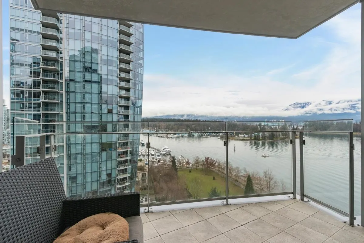 1402 1233 W Cordova Street