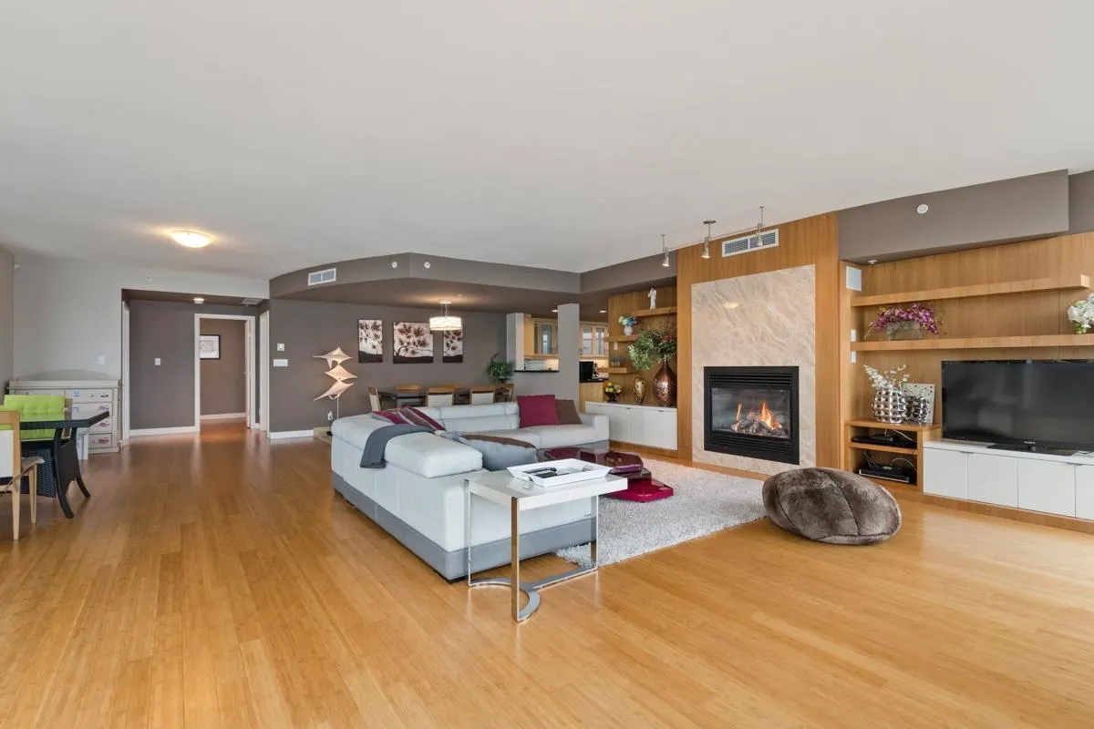 1402 1233 W Cordova Street