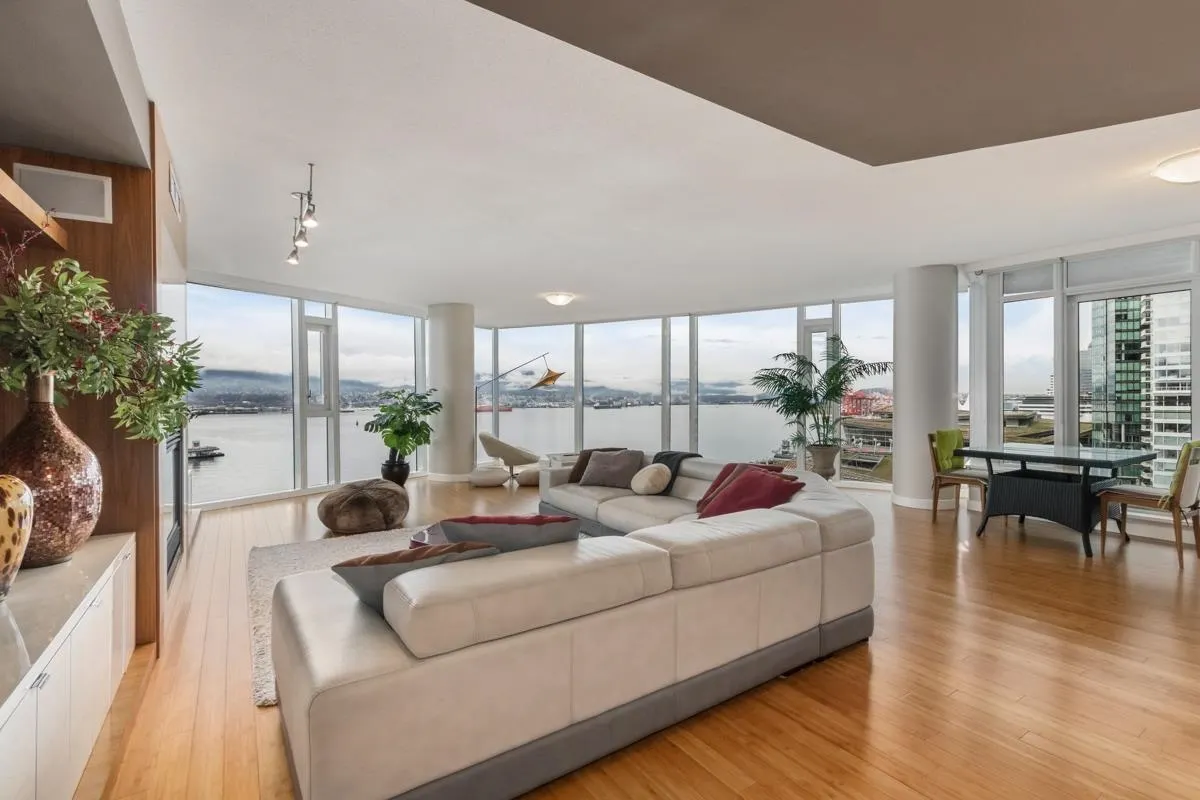 1402 1233 W Cordova Street