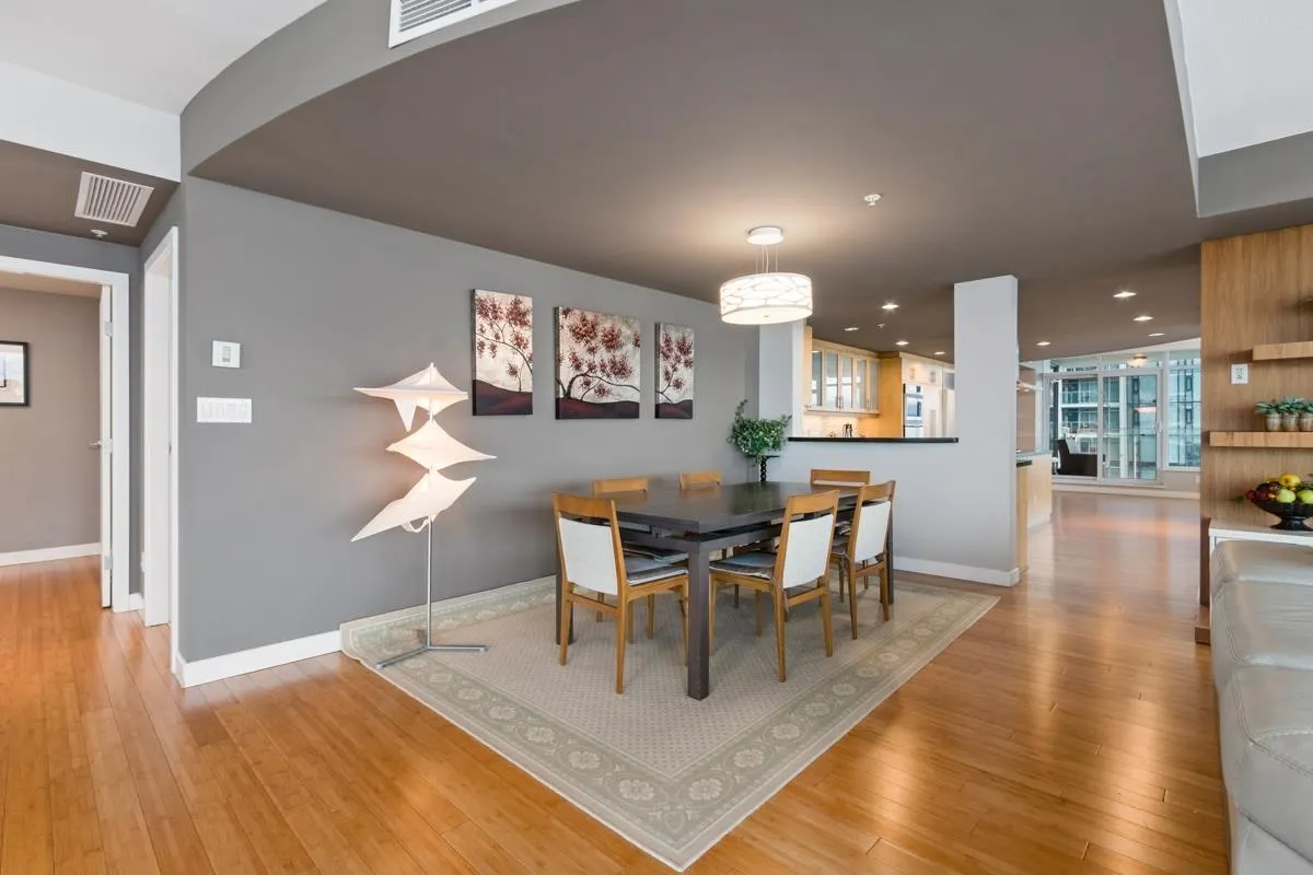 1402 1233 W Cordova Street