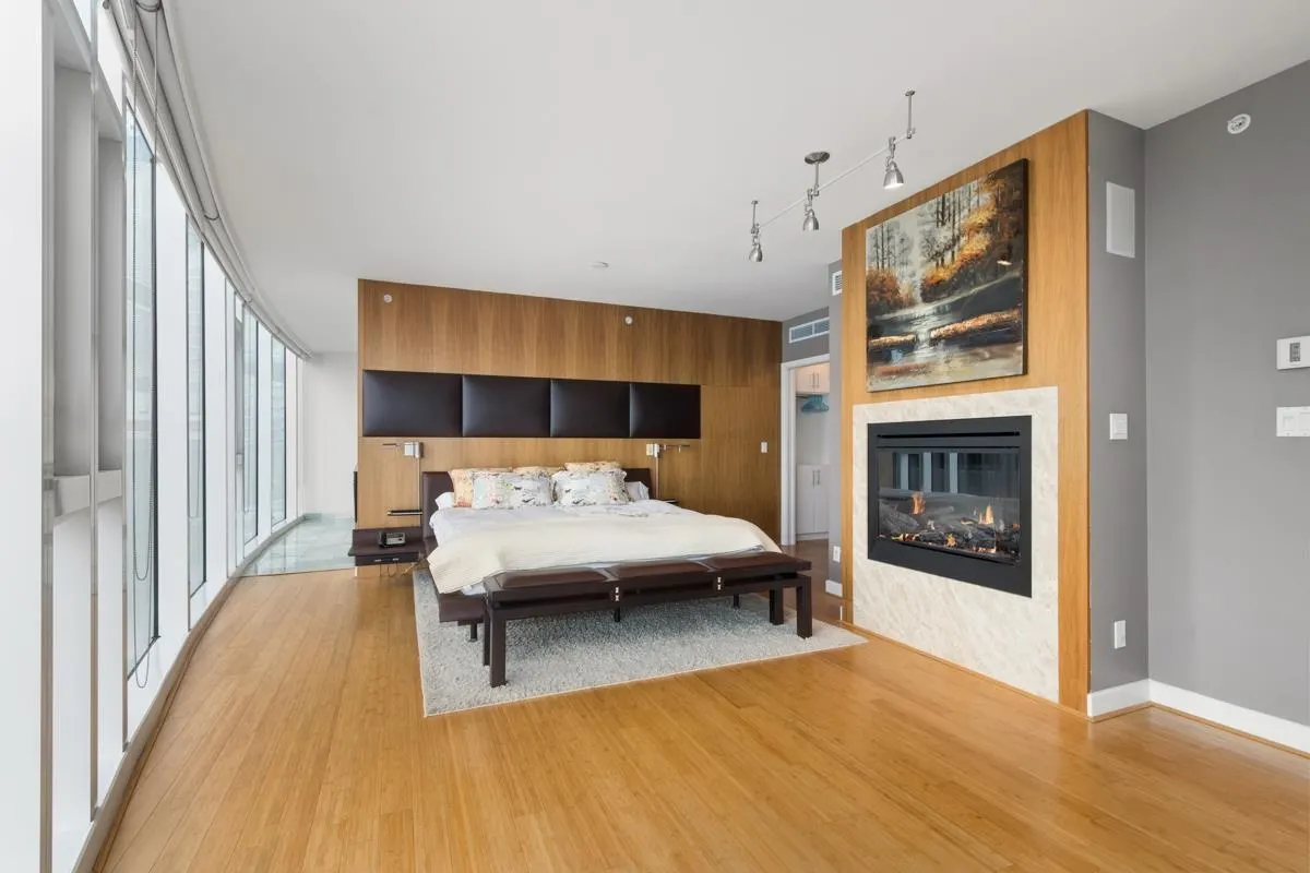 1402 1233 W Cordova Street
