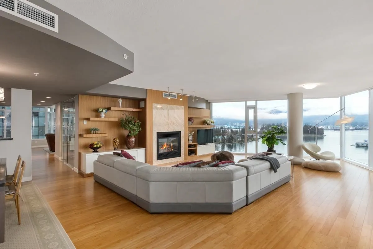 1402 1233 W Cordova Street