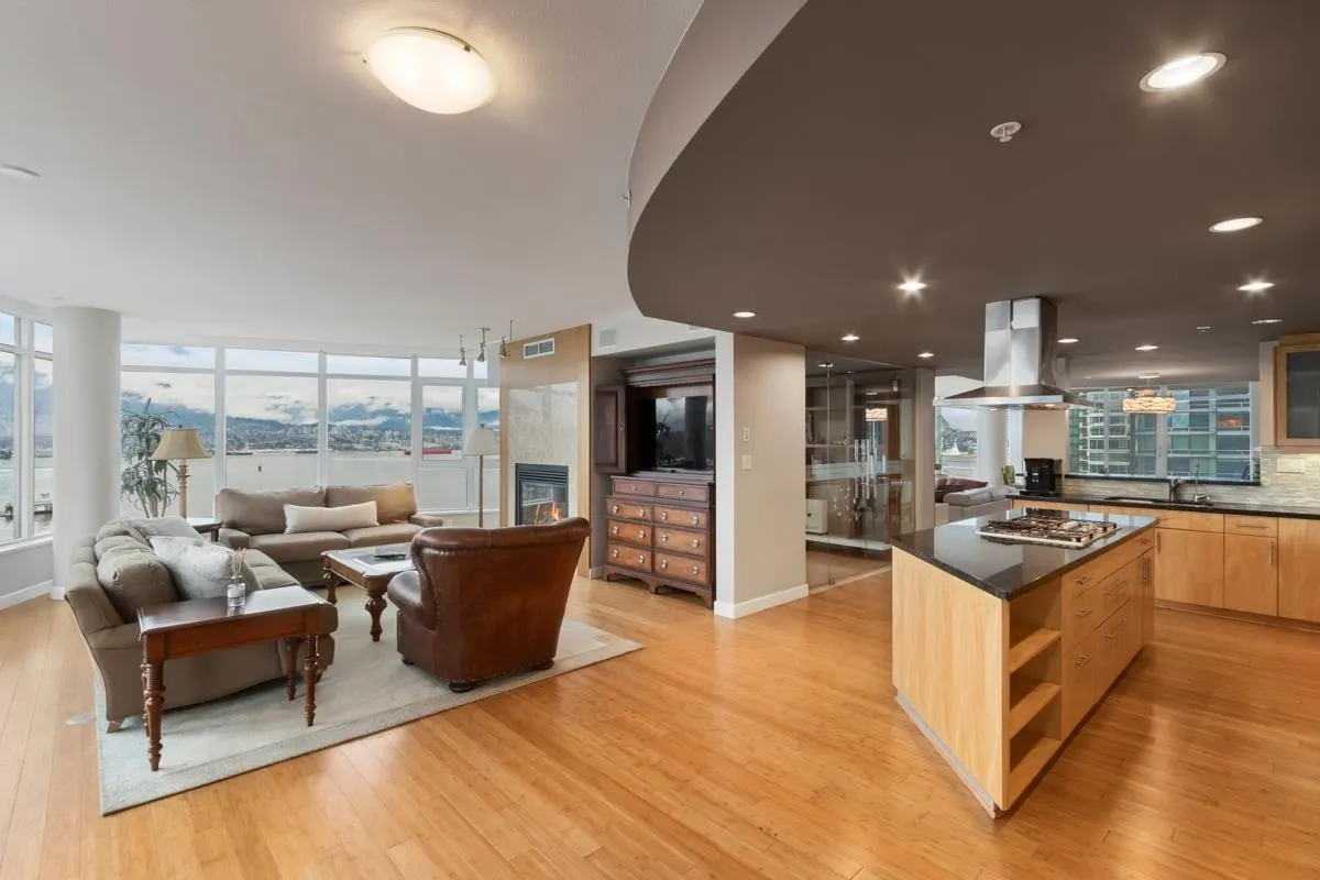 1402 1233 W Cordova Street