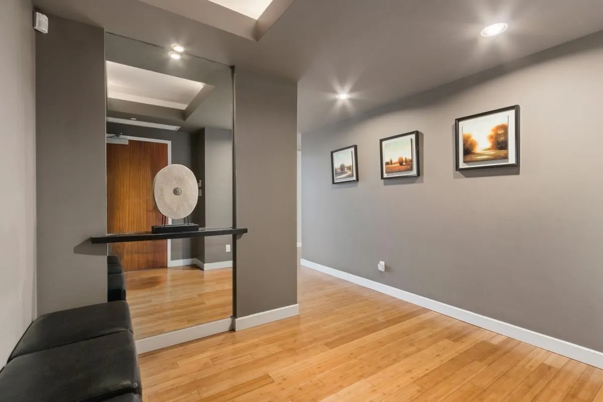 1402 1233 W Cordova Street