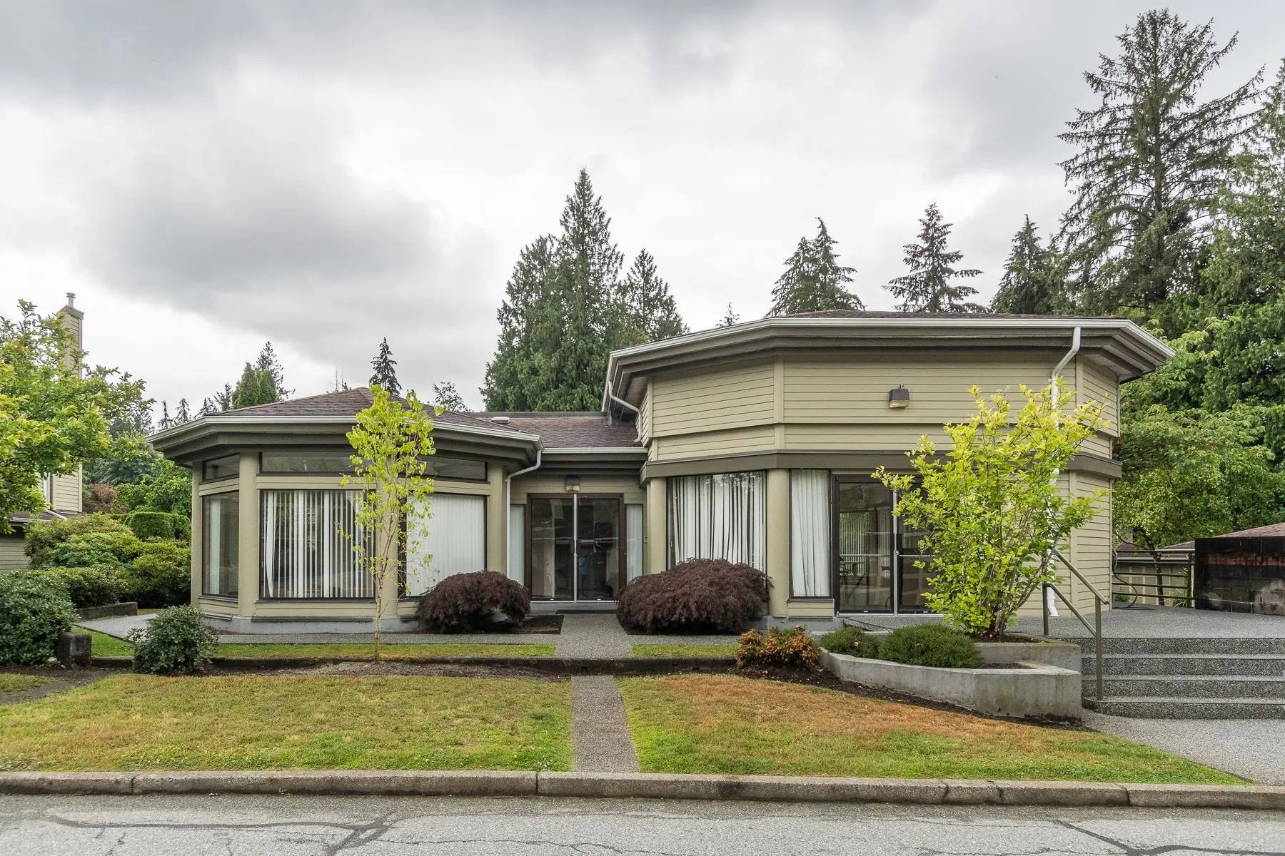150 1386 Lincoln Drive