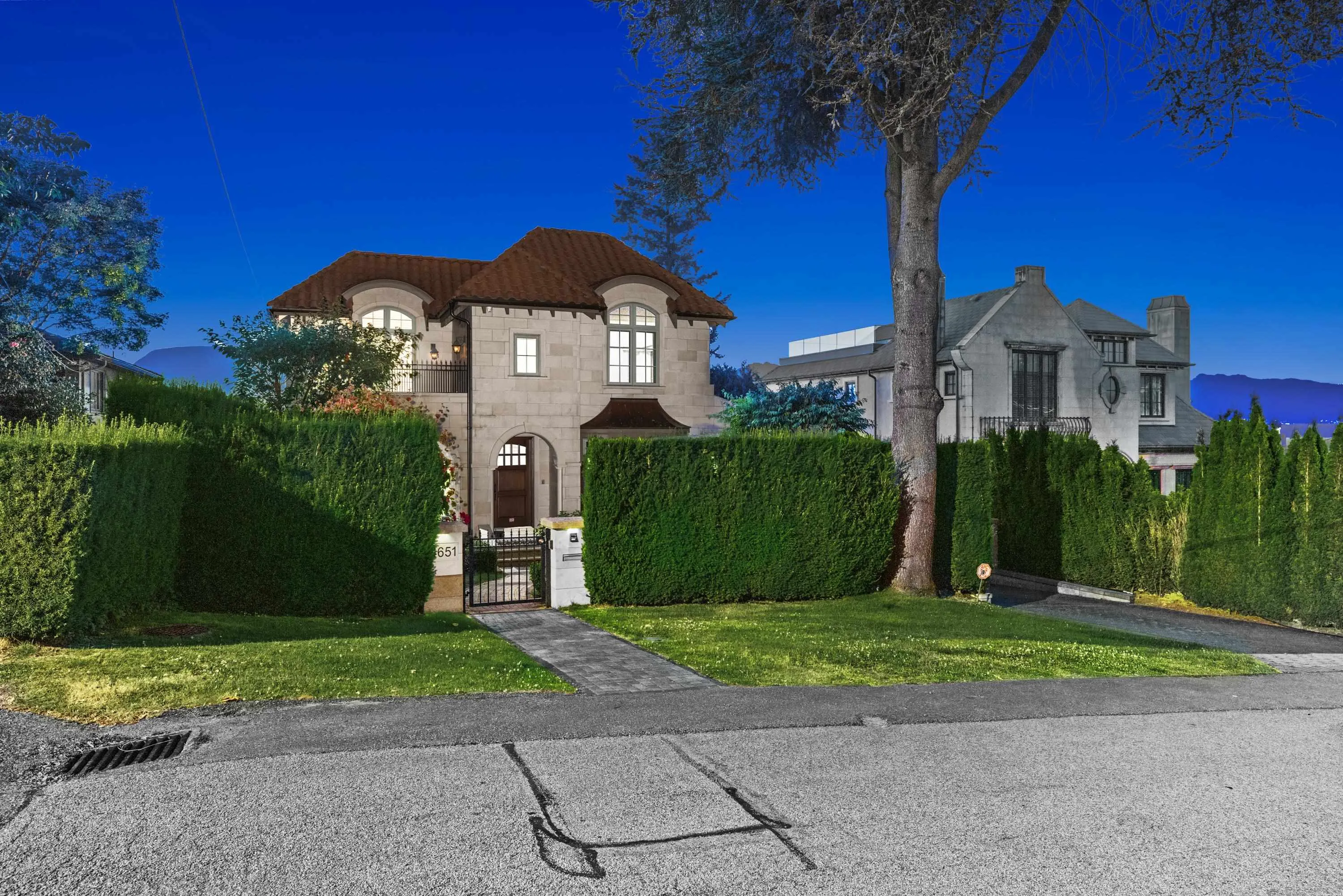 4651 Simpson Avenue