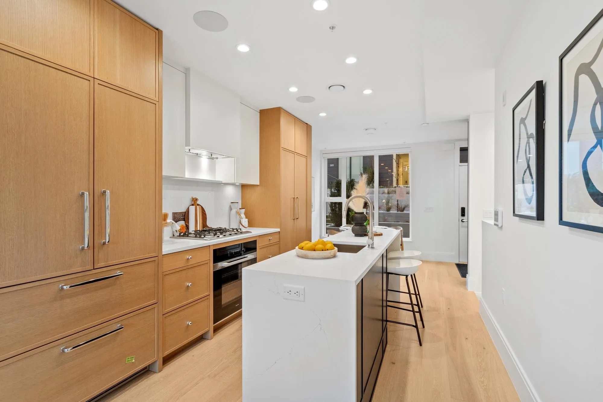 577 W 26th Avenue
