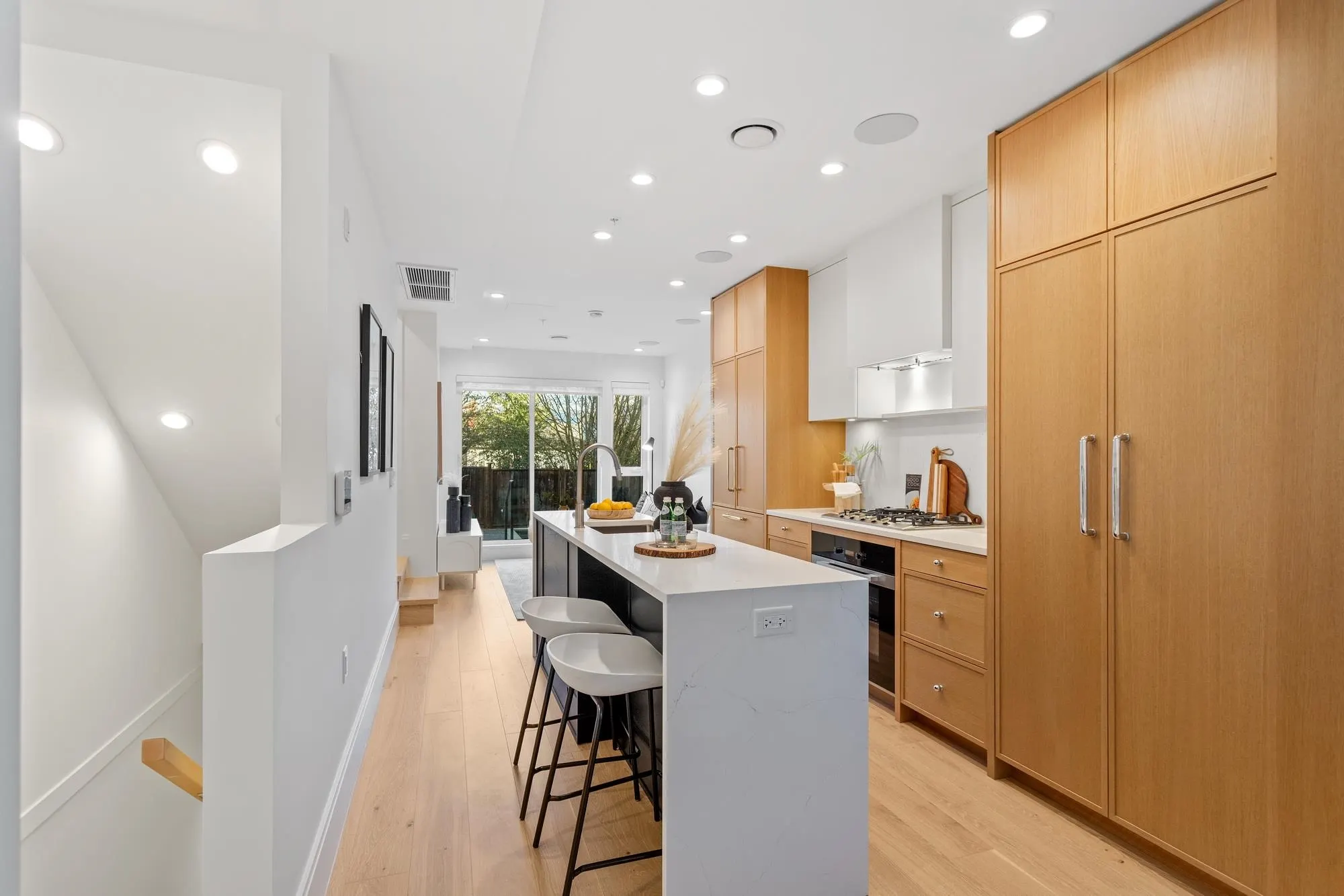 577 W 26th Avenue