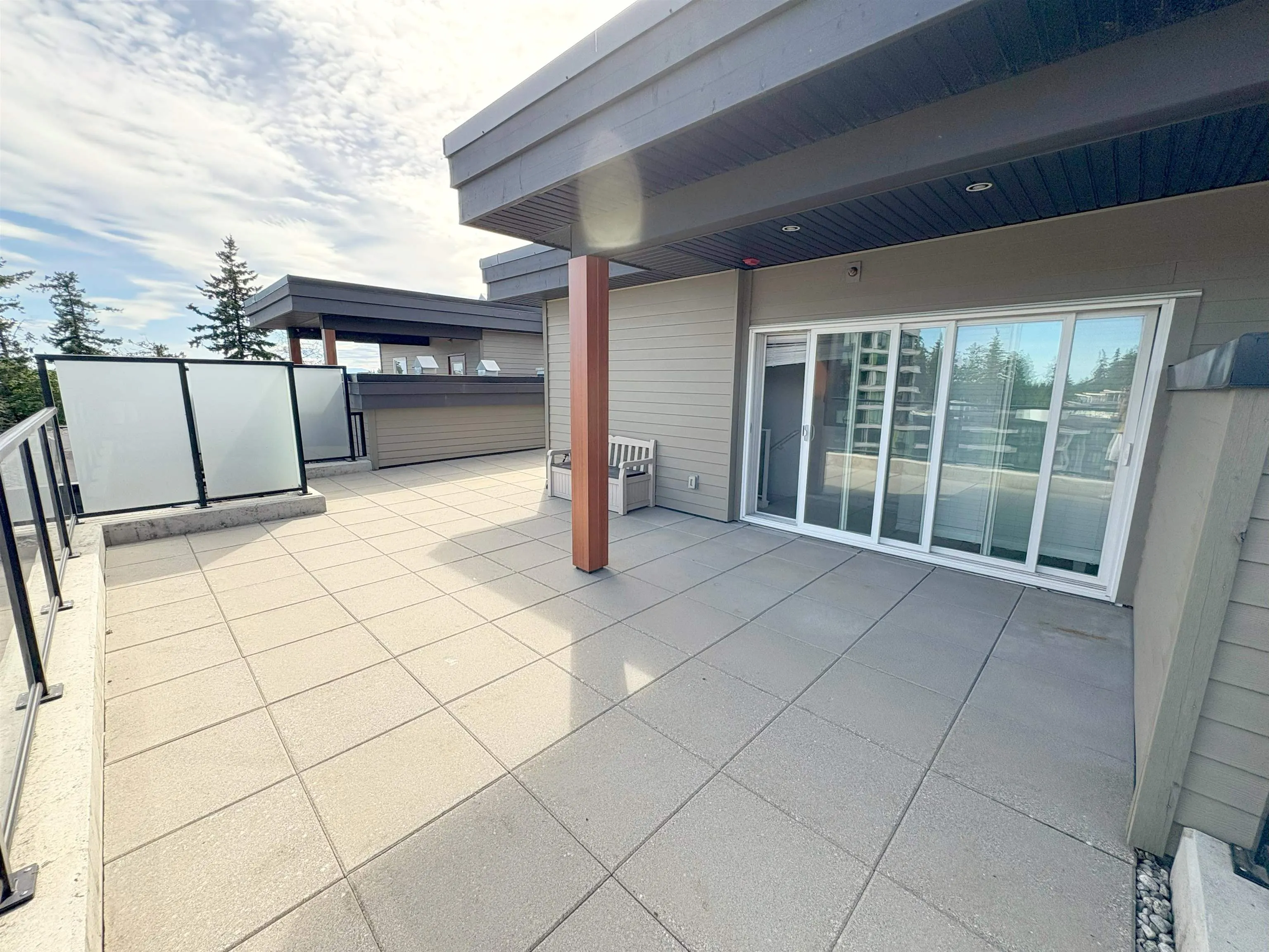 PH5 6033 Gray Avenue