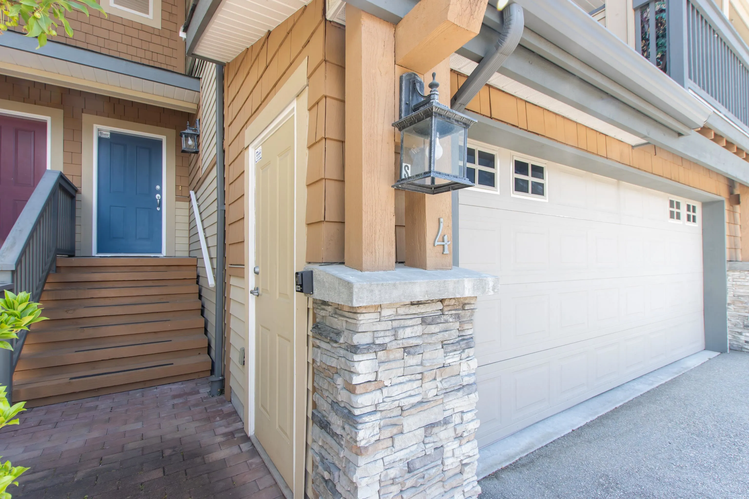4 1024 Glacier View Drive