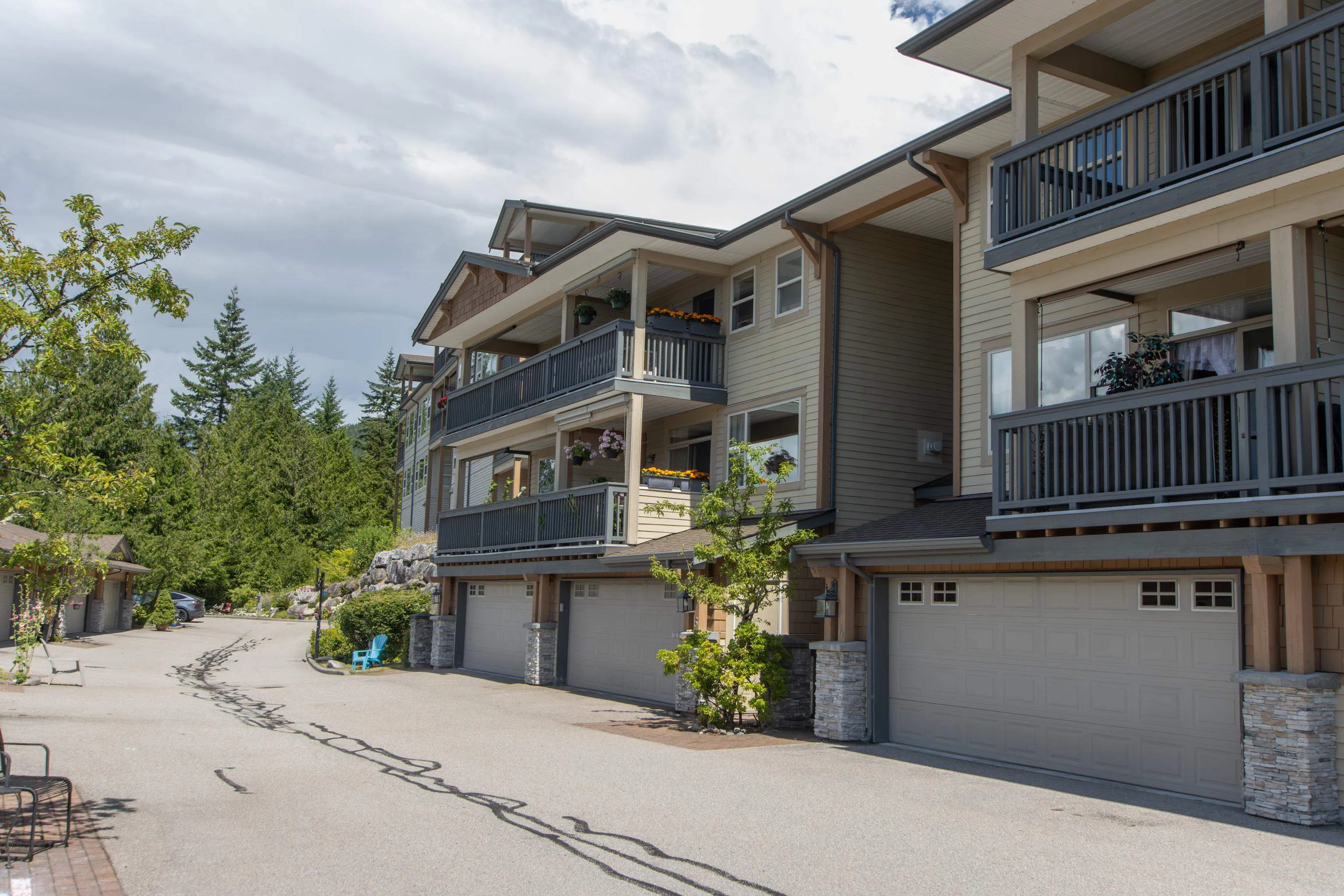 4 1024 Glacier View Drive