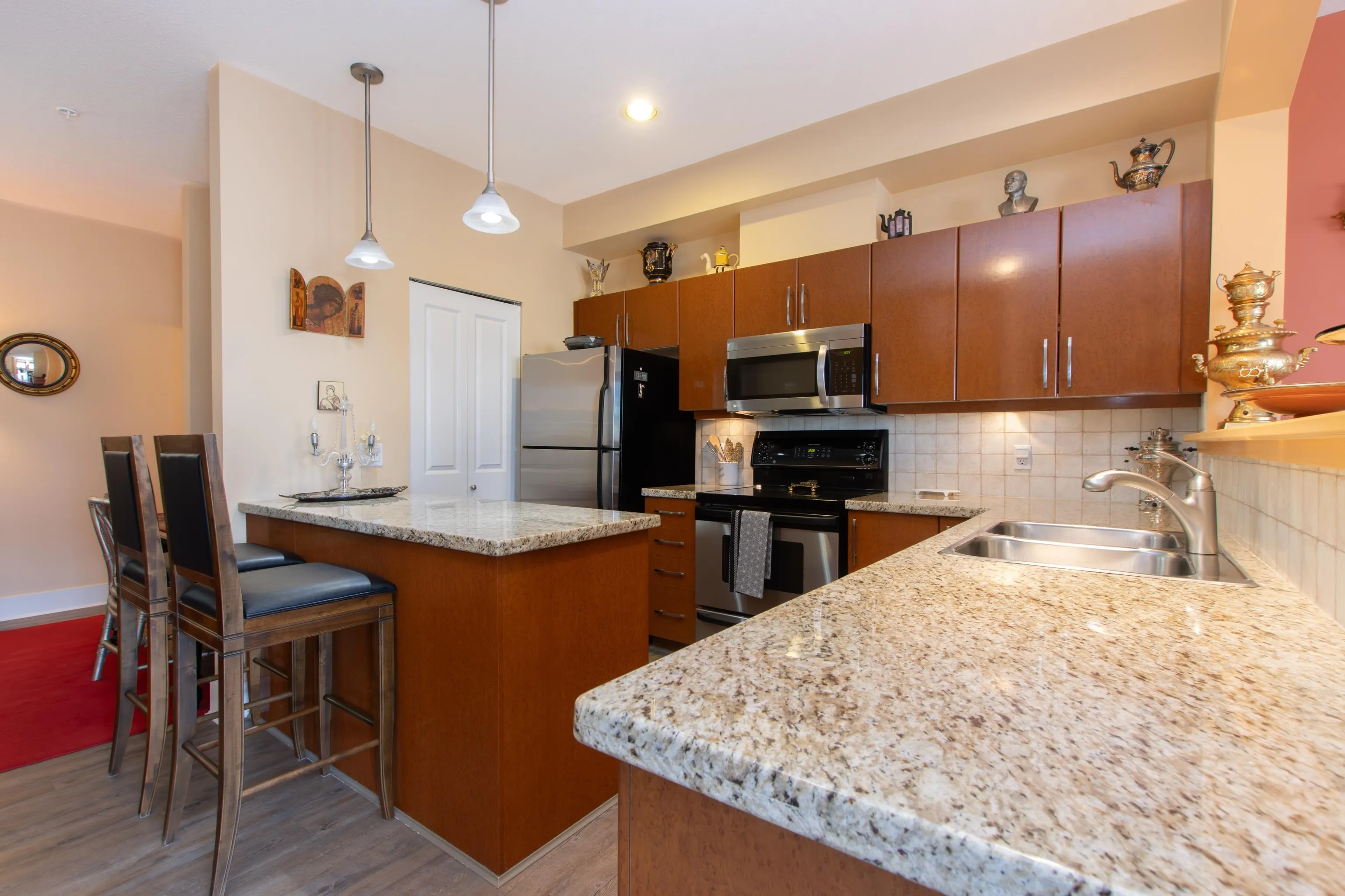 4 1024 Glacier View Drive