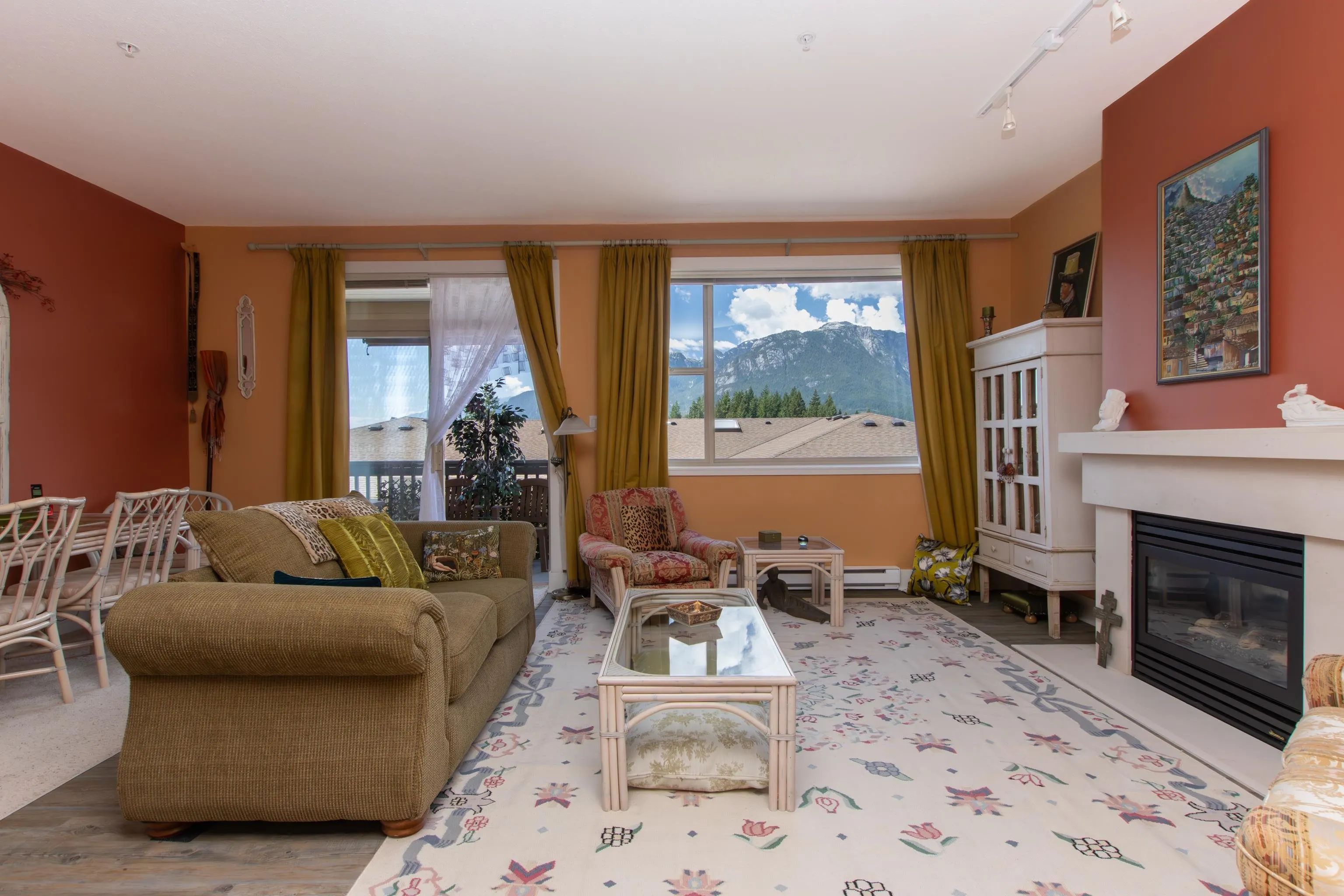 4 1024 Glacier View Drive